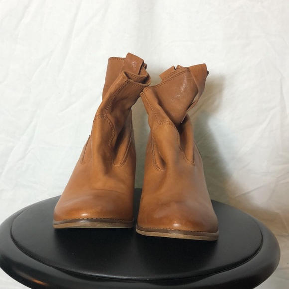 Sundance Leather Ankle Boots - Picture 3 of 13